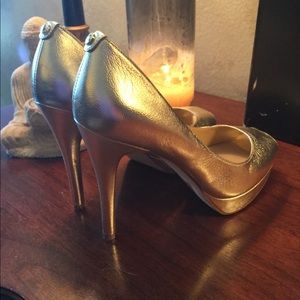 Michael Kors gold heels❤️